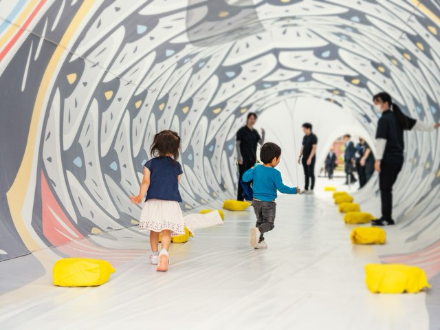a-golden-hour-event-at-tokyo-midtown-yaesu-will-also-be-running-through-the-giant-carp-streamers-1744079880.jpg
