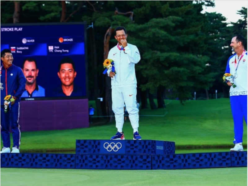 usa-xander-schauffele-wins-mens-golf-gold-medal-1627978967-1.png