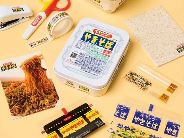 peyoung-50th-anniversary-goods-are-too-aggressive-a-9-piece-peyoung-stationery-set-that-looks-just-like-the-real-thing-is-now-available-in-the-monomax-supplement-1746603440.jpg
