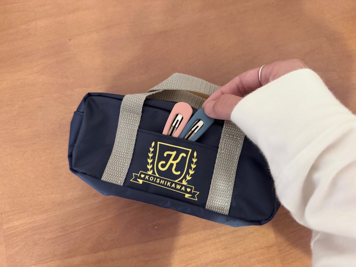 the-bag-that-elementary-school-girls-dream-of-is-even-cute-in-mini-size-get-a-versatile-pouch-that-can-be-used-as-a-cosmetic-pouch-or-a-pen-case-1748306218.jpg
