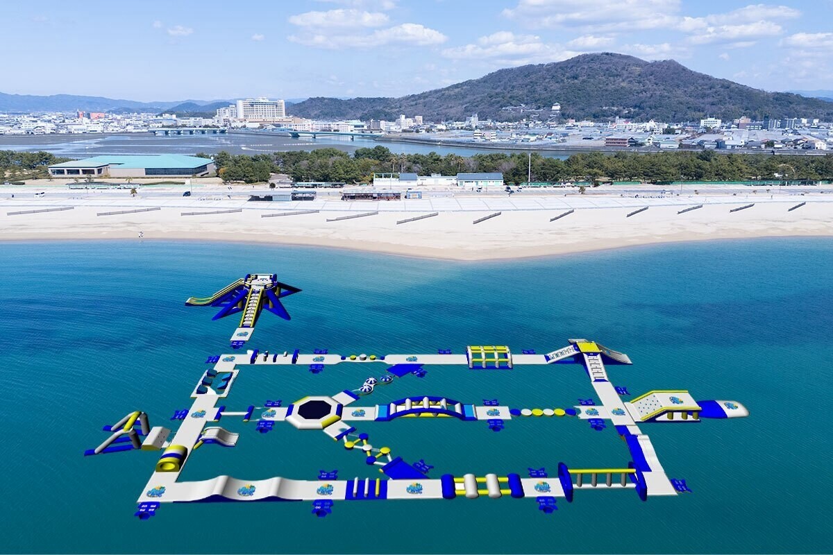 theres-also-a-huge-55m-slide-maritime-athletics-appear-at-kataonami-beach-in-wakayama-city-1749687927.jpg