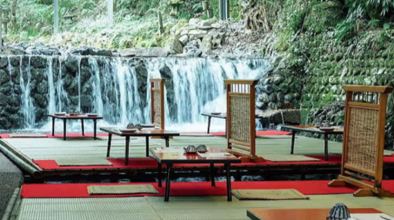experience-japans-traditional-summer-tradition-riverbed-1754439280-1.png
