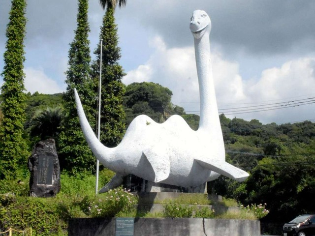the-mysterious-creature-issy-booms-and-the-era-of-sightseeing-lake-ikeda-paradise-closes-where-is-the-famous-big-eel-going-1757375667.jpg