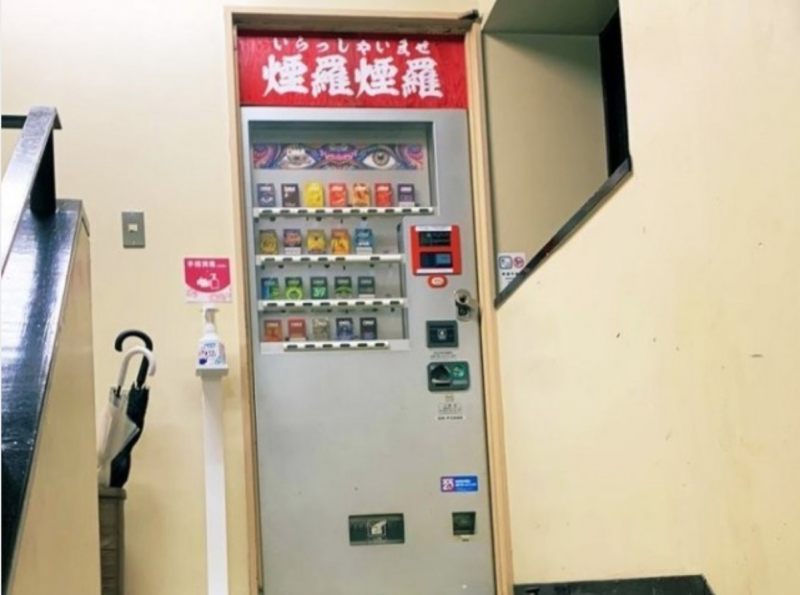 the-hookah-store-entrance-door-is-a-vending-machine-1629103981-1.png