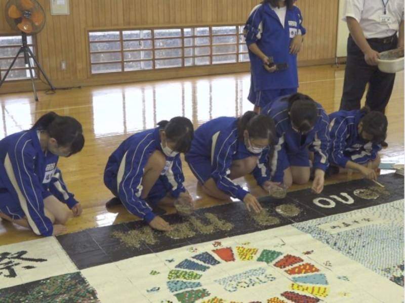 -junior-high-school-japanese-students-working-on-sdgs-using-plastic-waste-as-art-in-okayama-city-1632817480-1.png