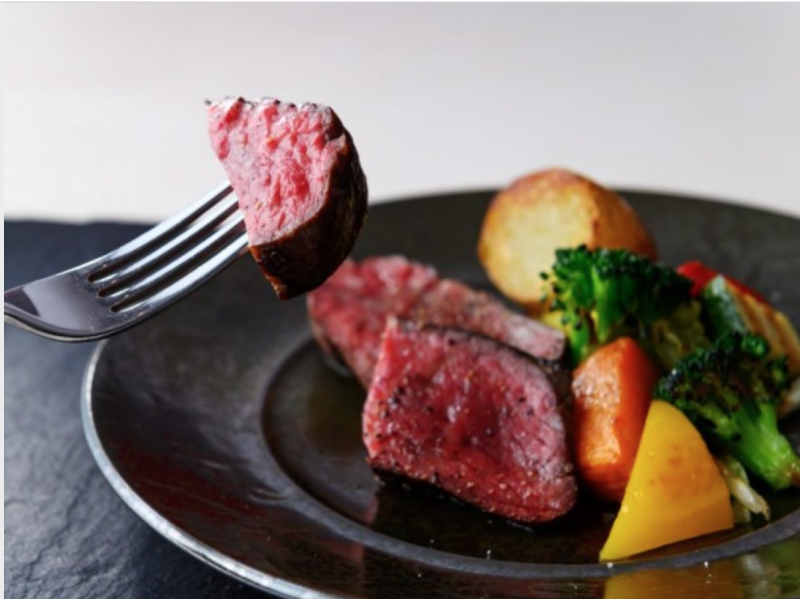 -a-full-course-meal-where-you-can-enjoy-the-specialties-of-popular-parisian-restaurants-1633594430-1.png