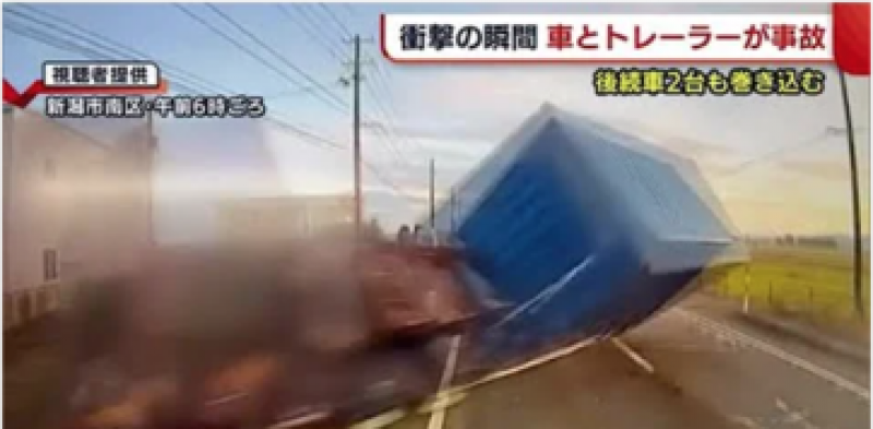 at-the-moment-of-impact-a-trailer-that-collided-with-a-car-rolls-over-1635496122-1.png