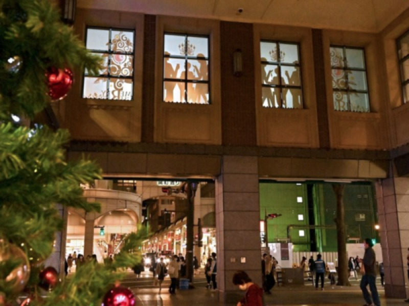 christmas-theme-shadow-video-play-on-the-window-1636956569-1.png