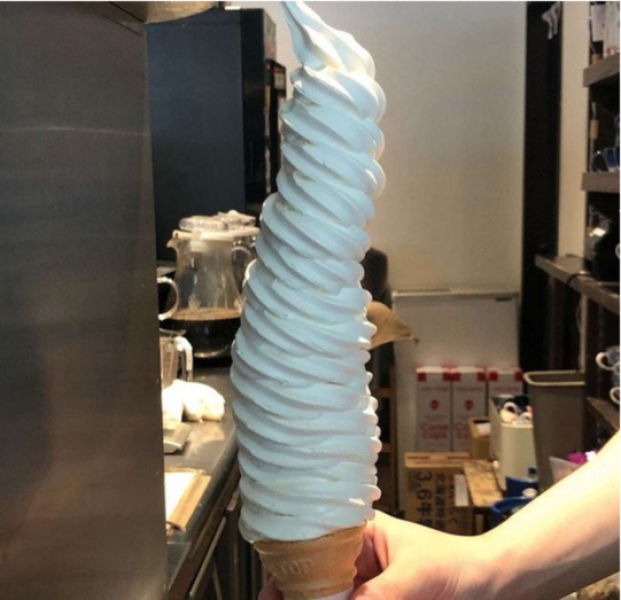 explosive-soft-serve-ice-cream-with-a-height-of-40-cm-1637739864-1.png