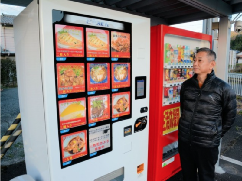 vending-machine-is-now-selling-boiled-fish-yakitori-ramen-noodles-and-cakes-1640160659-1.png