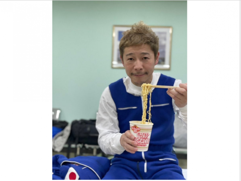 yusaku-maezawa---earth-now-with-ramen-in-one-hand-1640242367-1.png