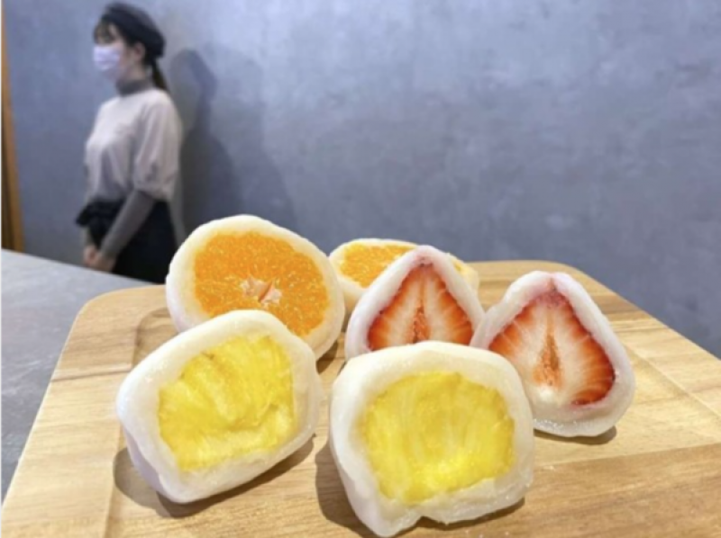 shining-moe-cut-is-spreading-fruit-daifuku-sandwiches-1640247495-1.png